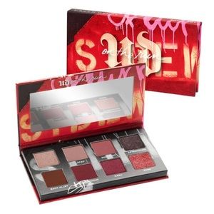 Urban Decay mini eyeshadow palette
